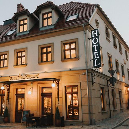 Hg Hotel Toszek Bagian luar foto