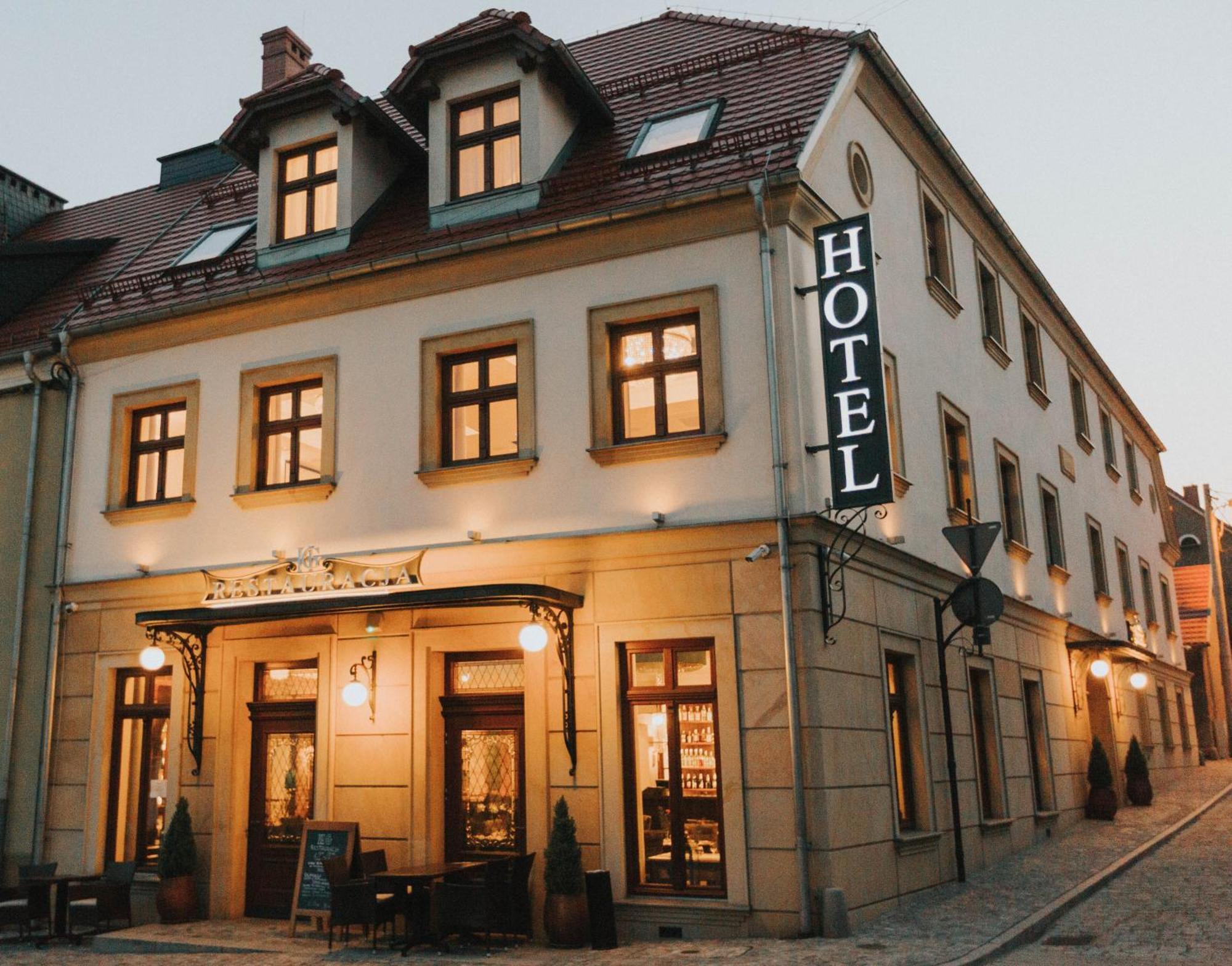 Hg Hotel Toszek Bagian luar foto