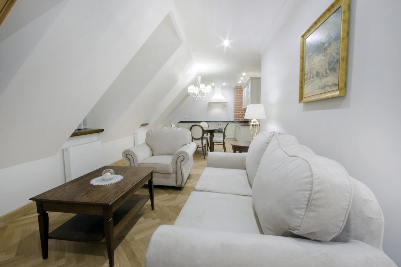 Hg Hotel Toszek Bagian luar foto