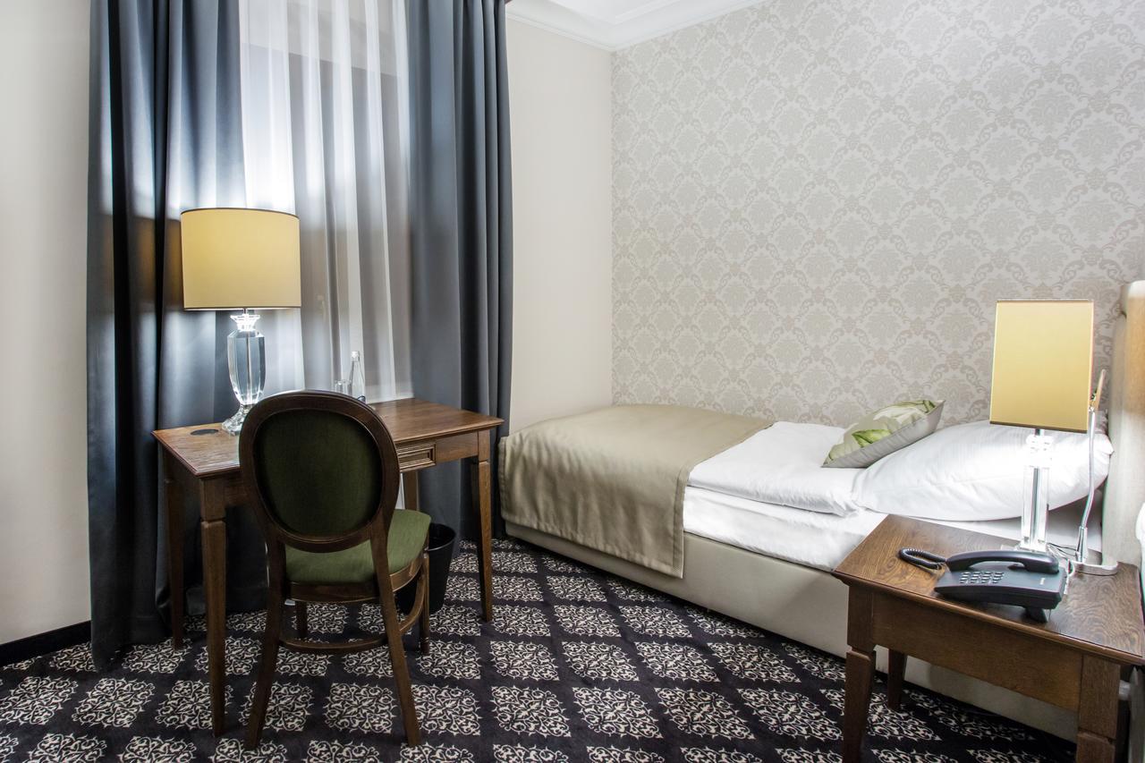 Hg Hotel Toszek Bagian luar foto