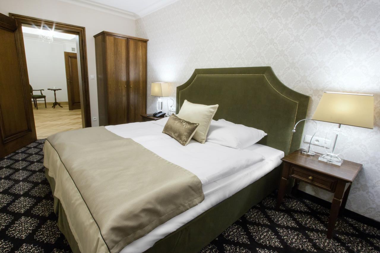 Hg Hotel Toszek Bagian luar foto