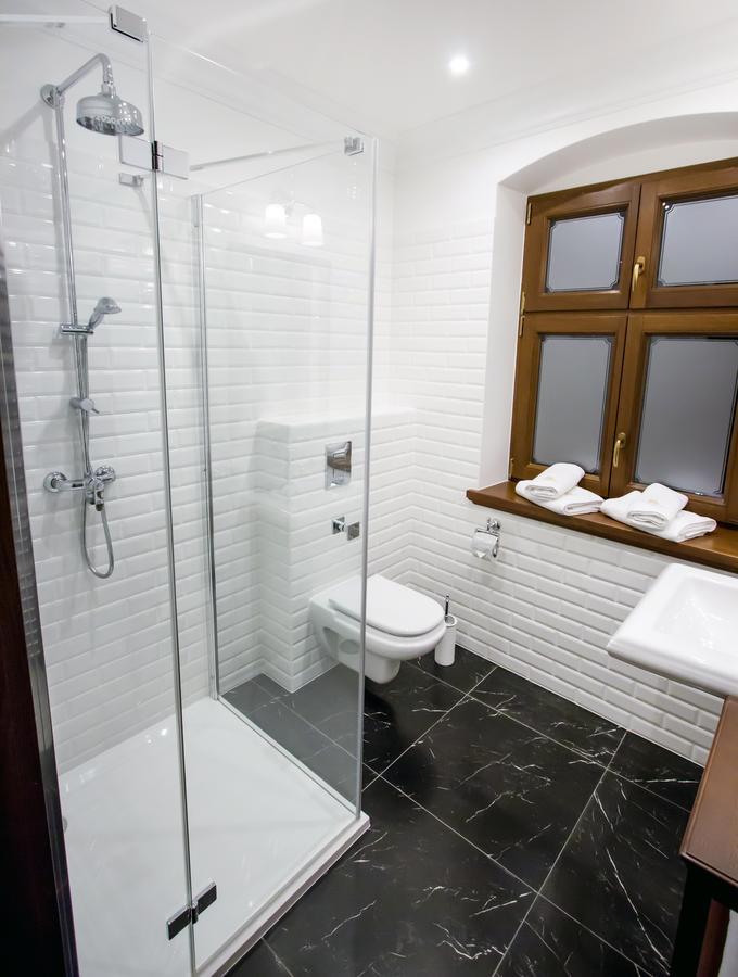 Hg Hotel Toszek Bagian luar foto
