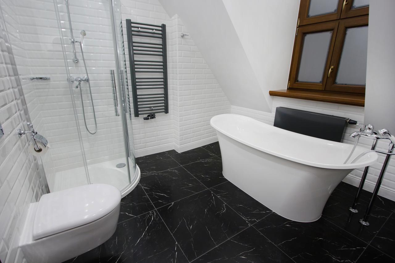 Hg Hotel Toszek Bagian luar foto