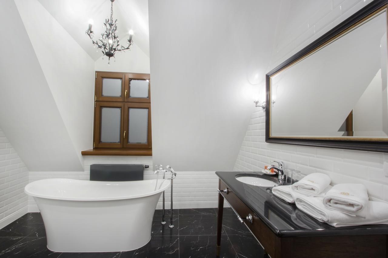 Hg Hotel Toszek Bagian luar foto