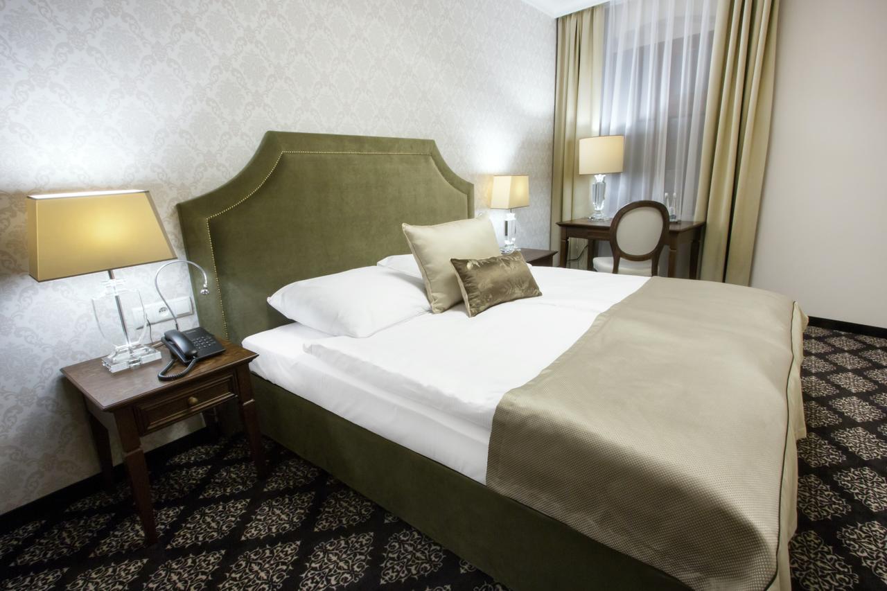 Hg Hotel Toszek Bagian luar foto