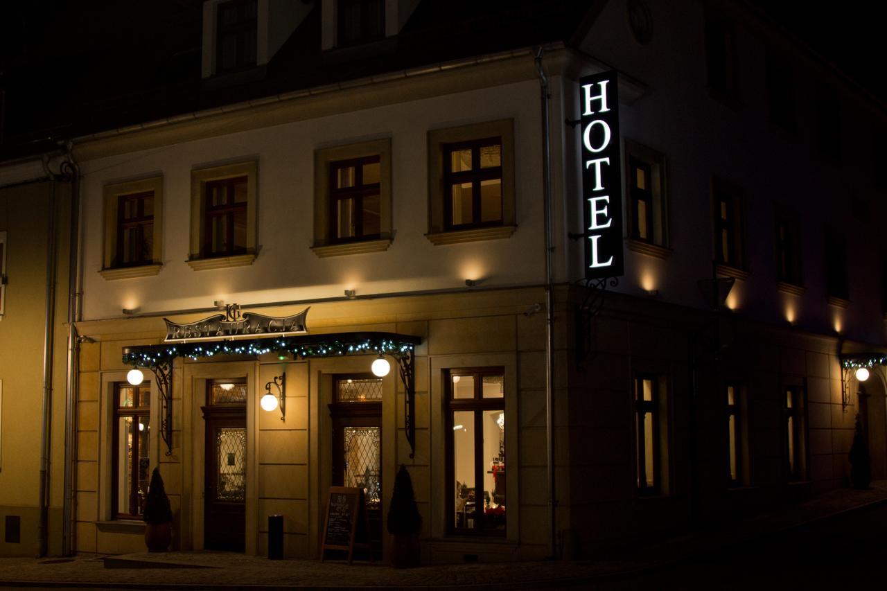 Hg Hotel Toszek Bagian luar foto