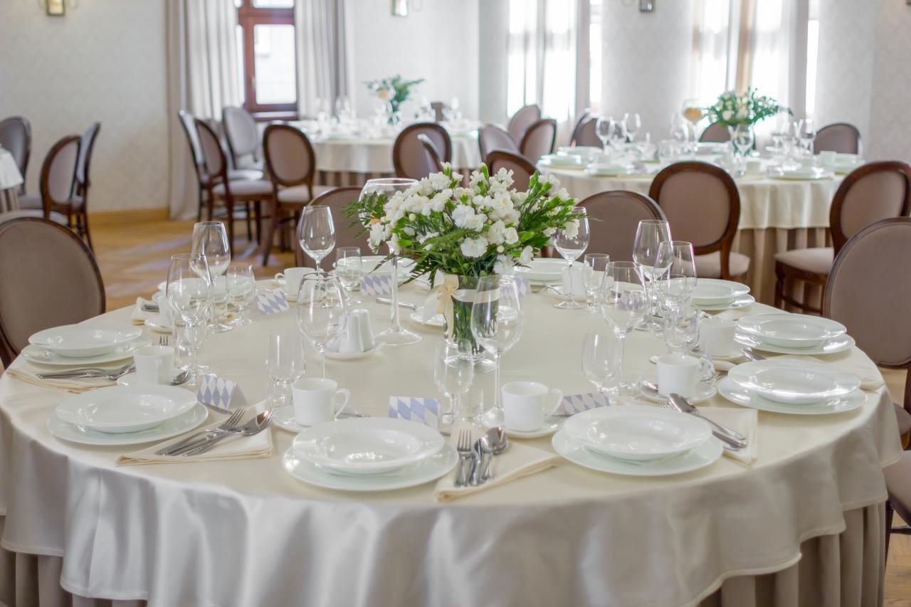 Hg Hotel Toszek Bagian luar foto